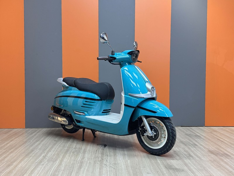 Xe tay ga phong cách Ý hiện đại như SH 160i nhưng giá chỉ ngang Air Blade ở Việt Nam- Ảnh 2. Xe tay ga phong cách Ý hiện đại như SH 160i nhưng giá chỉ ngang Air Blade ở Việt Nam- Ảnh 2.