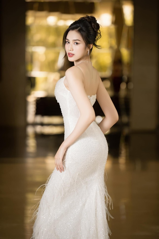 1 Hoa hậu dứt áo rời Sen Vàng nhưng vẫn được 1 Hoa hậu dứt áo rời Sen Vàng nhưng vẫn được
