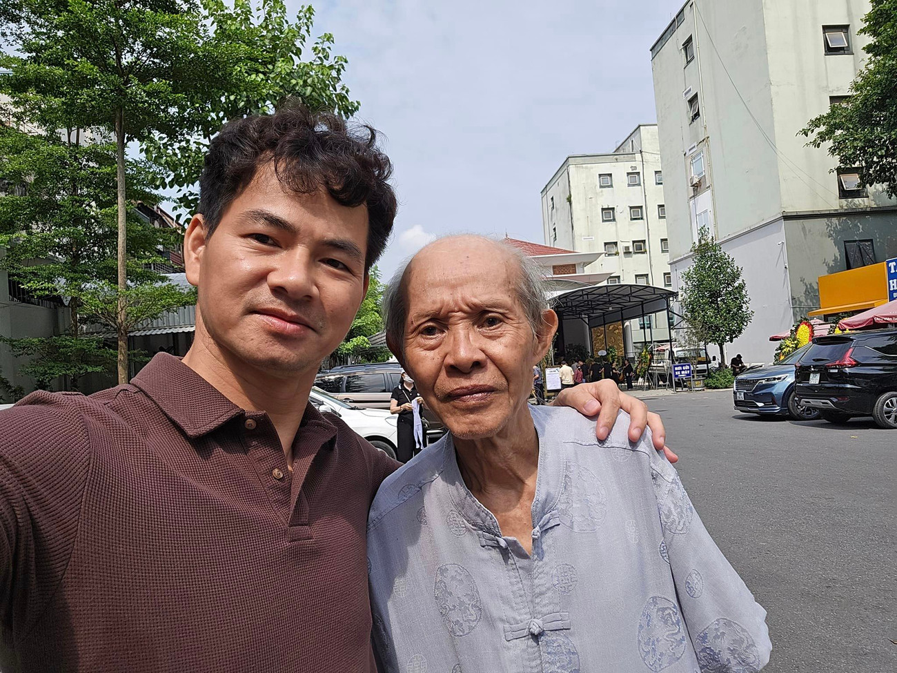 Nam nghệ sĩ nổi tiếng U90, nhà đường Giải Phóng: Chữa bệnh miễn phí, đọc sách, tụng kinh mỗi ngày- Ảnh 3.