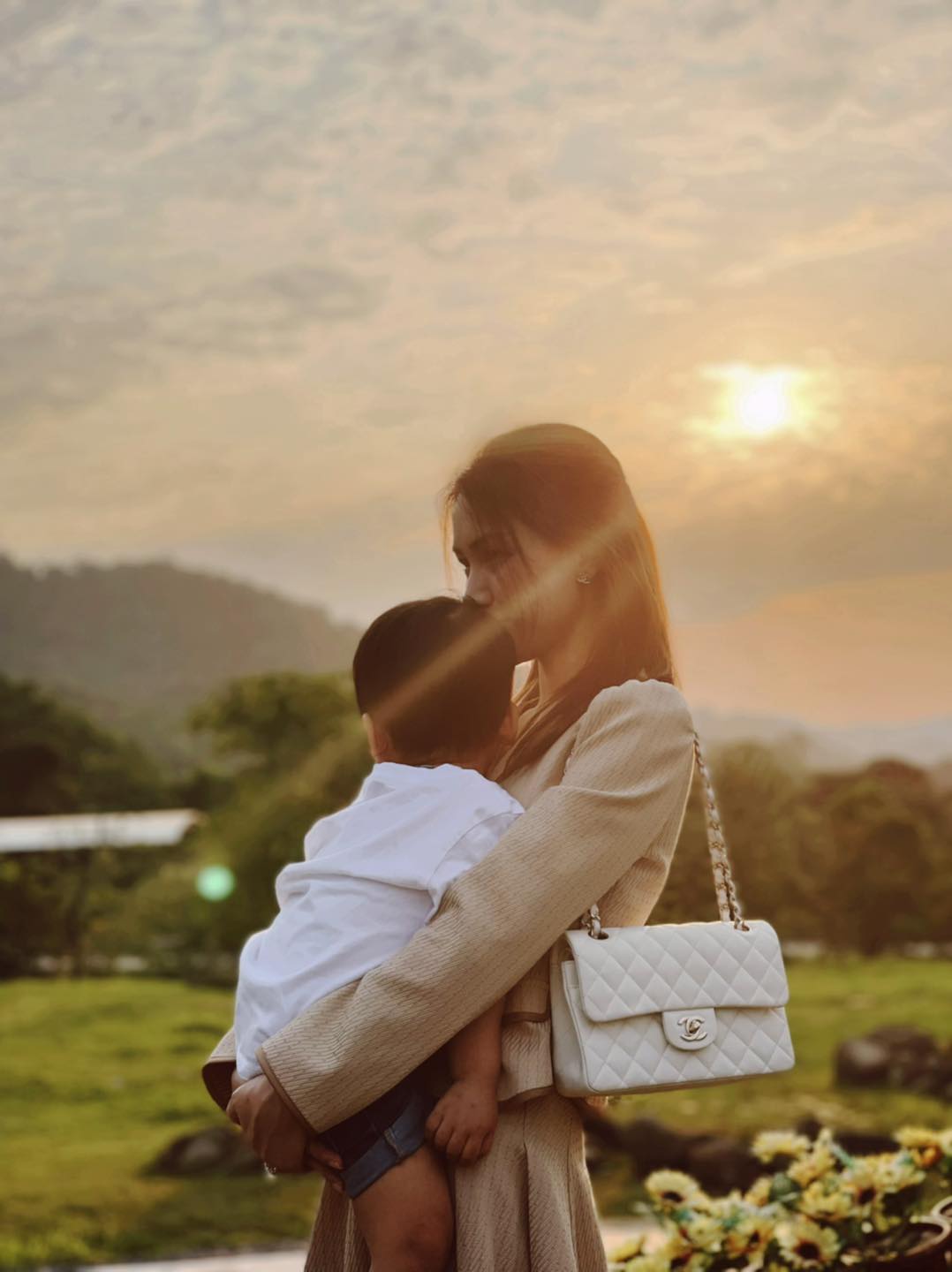 "Hot boy nhí" có gần 2 triệu người si mê trên MXH: Con trai của nữ ca sĩ nổi tiếng, mới 5 tuổi đã cực kỳ hiểu chuyện và tình cảm- Ảnh 5. "Hot boy nhí" có gần 2 triệu người si mê trên MXH: Con trai của nữ ca sĩ nổi tiếng, mới 5 tuổi đã cực kỳ hiểu chuyện và tình cảm- Ảnh 5.