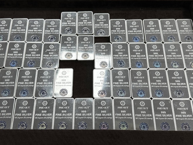 Giá bạc trong nước đi ngang phiên đầu tuần, người mua lãi gần 5% trong tháng qua- Ảnh 1. Giá bạc trong nước đi ngang phiên đầu tuần, người mua lãi gần 5% trong tháng qua- Ảnh 1.