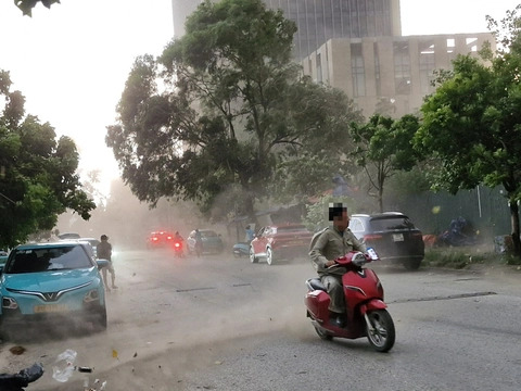 CỰC QUAN TRỌNG: Bão Wipha sắp đổ bộ, sinh viên ở trọ tại Hà Nội nhất định biết những điều này- Ảnh 1.