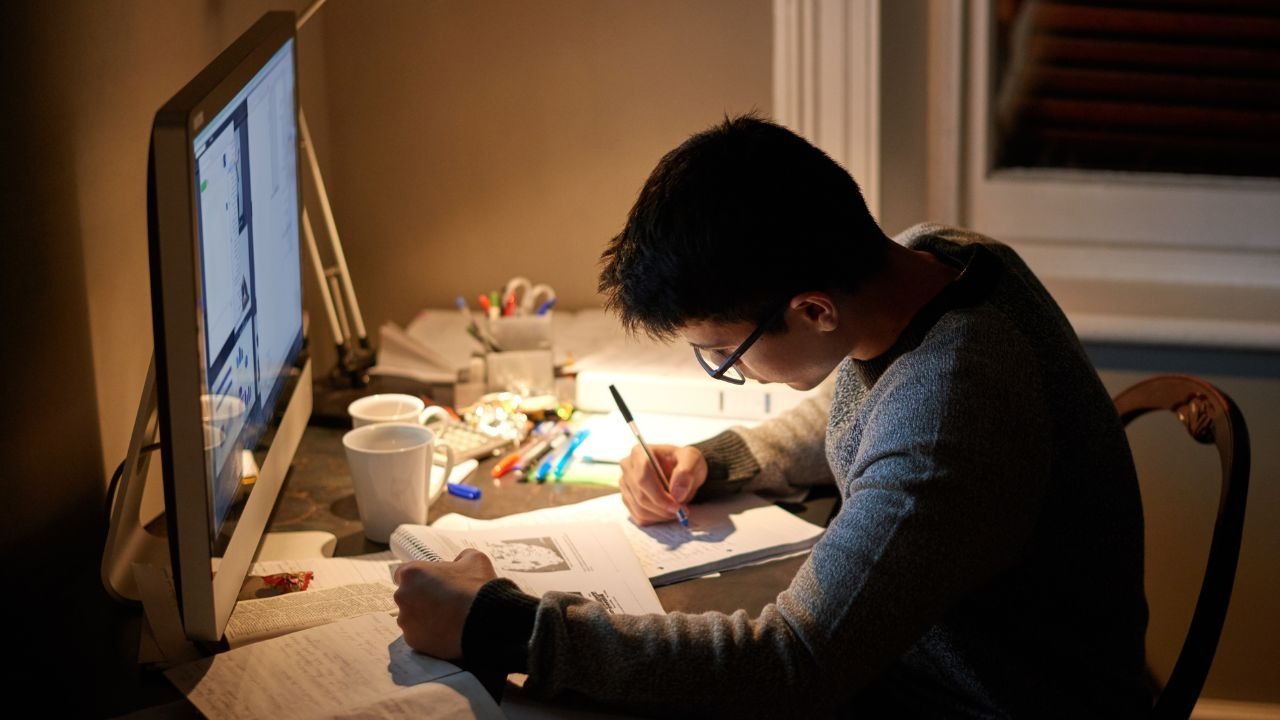 Một kiểu "ăn bám" mới đã xuất hiện - nhiều phụ huynh còn vô tư khoe con đầy tự hào mà không hề hay biết- Ảnh 1. Một kiểu "ăn bám" mới đã xuất hiện - nhiều phụ huynh còn vô tư khoe con đầy tự hào mà không hề hay biết- Ảnh 1.