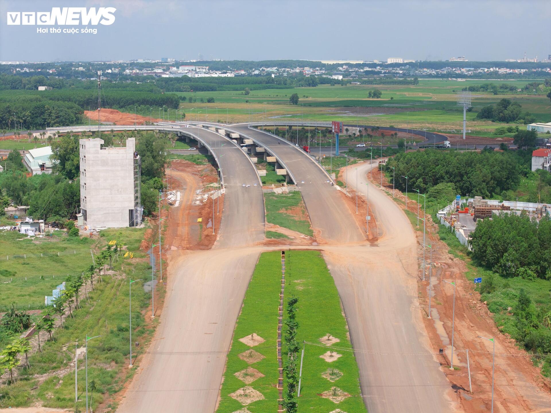 Đường nối sân bay Long Thành tăng tốc về đích, sẵn sàng đưa vào khai thác- Ảnh 6. Đường nối sân bay Long Thành tăng tốc về đích, sẵn sàng đưa vào khai thác- Ảnh 6.