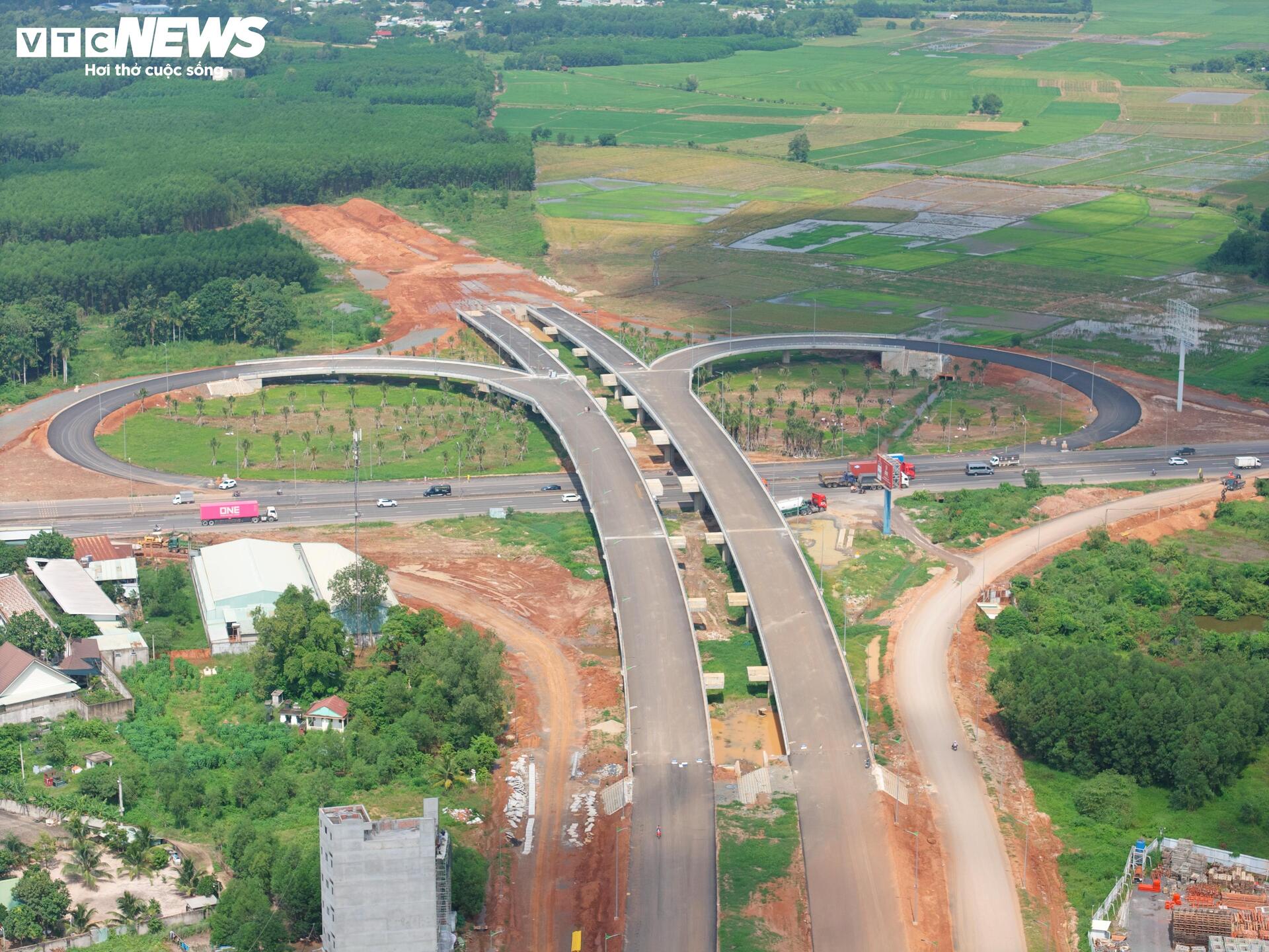 Đường nối sân bay Long Thành tăng tốc về đích, sẵn sàng đưa vào khai thác- Ảnh 3. Đường nối sân bay Long Thành tăng tốc về đích, sẵn sàng đưa vào khai thác- Ảnh 3.