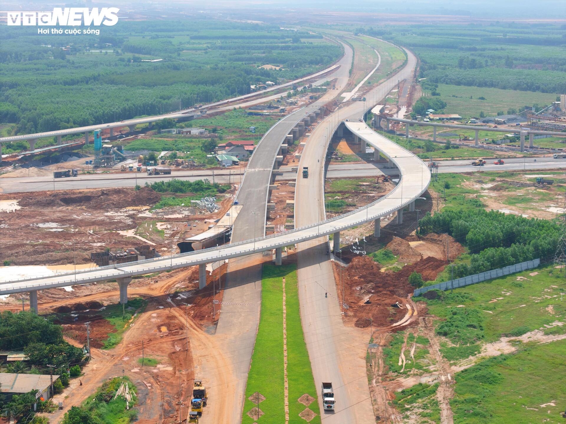 Đường nối sân bay Long Thành tăng tốc về đích, sẵn sàng đưa vào khai thác- Ảnh 7. Đường nối sân bay Long Thành tăng tốc về đích, sẵn sàng đưa vào khai thác- Ảnh 7.