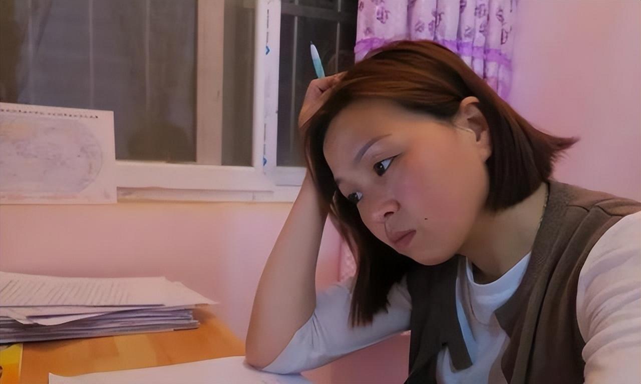 Nữ sinh chưa nhận được giấy báo trúng tuyển đã phát hiện mình có bằng tốt nghiệp sau 10 năm, trường đại học phản hồi: “Chúng tôi không biết”- Ảnh 1. Nữ sinh chưa nhận được giấy báo trúng tuyển đã phát hiện mình có bằng tốt nghiệp sau 10 năm, trường đại học phản hồi: “Chúng tôi không biết”- Ảnh 1.