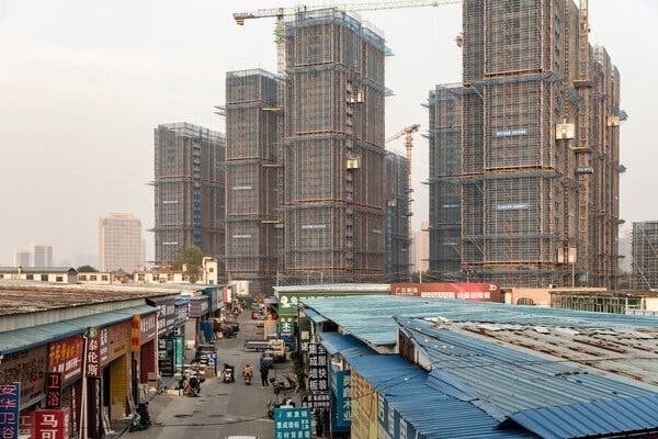 Nở rộ chiêu lừa đảo mới trên thị trường bất động sản đang dư thừa hơn 60 triệu căn nhà, một số ngân hàng biết nhưng nhắm mắt làm ngơ- Ảnh 1.