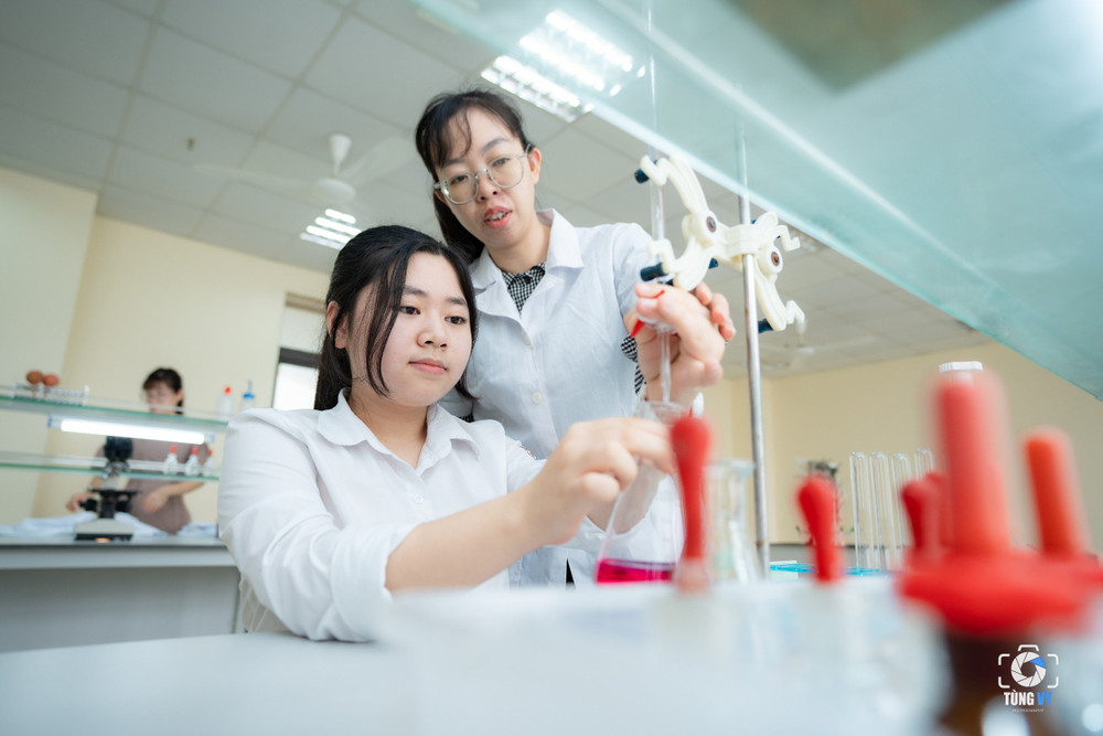 Ngôi trường hơn 450 tỷ của thủ khoa xinh nhất mùa thi tốt nghiệp THPT 2025: "Đỉnh" từ cơ sở vật chất đến chất lượng giáo dục- Ảnh 9.