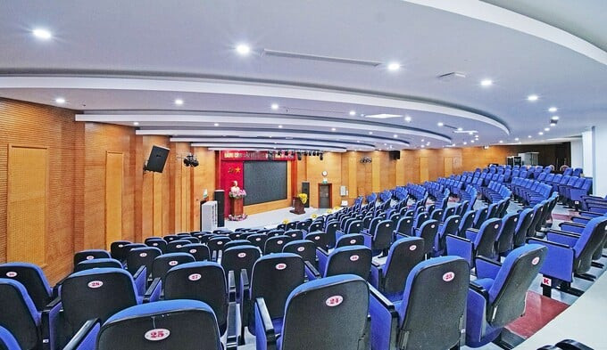 Ngôi trường hơn 450 tỷ của thủ khoa xinh nhất mùa thi tốt nghiệp THPT 2025: "Đỉnh" từ cơ sở vật chất đến chất lượng giáo dục- Ảnh 3.