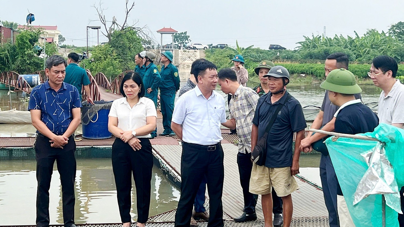 Bão số 3 giật cấp 11, cách Quảng Ninh-Hải Phòng 200km- Ảnh 9. Bão số 3 giật cấp 11, cách Quảng Ninh-Hải Phòng 200km- Ảnh 9.