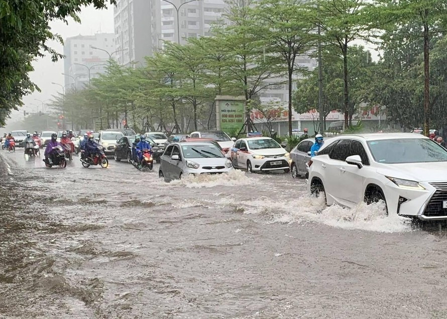 Hà Nội có thể đón gió mạnh cấp 6-7, giật cấp 8-9- Ảnh 2. Hà Nội có thể đón gió mạnh cấp 6-7, giật cấp 8-9- Ảnh 2.