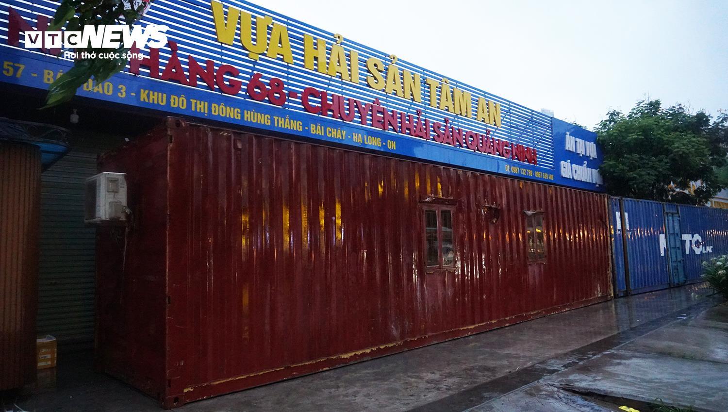 Người dân Quảng Ninh thuê dàn container, xe tải chặn trước cửa ứng phó bão Wipha- Ảnh 3. Người dân Quảng Ninh thuê dàn container, xe tải chặn trước cửa ứng phó bão Wipha- Ảnh 3.