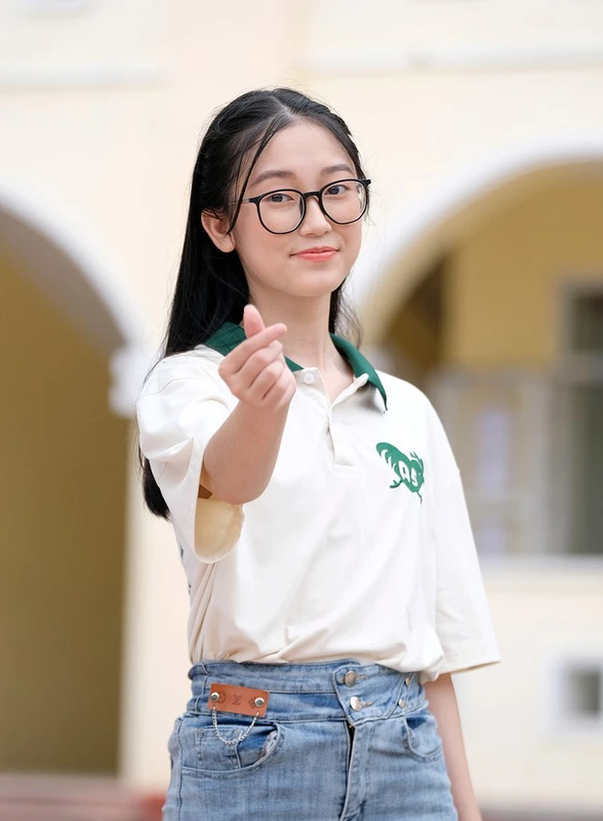 Dàn thủ khoa "hot girl" khiến phụ huynh mát lòng mát dạ, netizen thì xua tay: Xin đừng để bố mẹ tui thấy!- Ảnh 7. Dàn thủ khoa "hot girl" khiến phụ huynh mát lòng mát dạ, netizen thì xua tay: Xin đừng để bố mẹ tui thấy!- Ảnh 7.