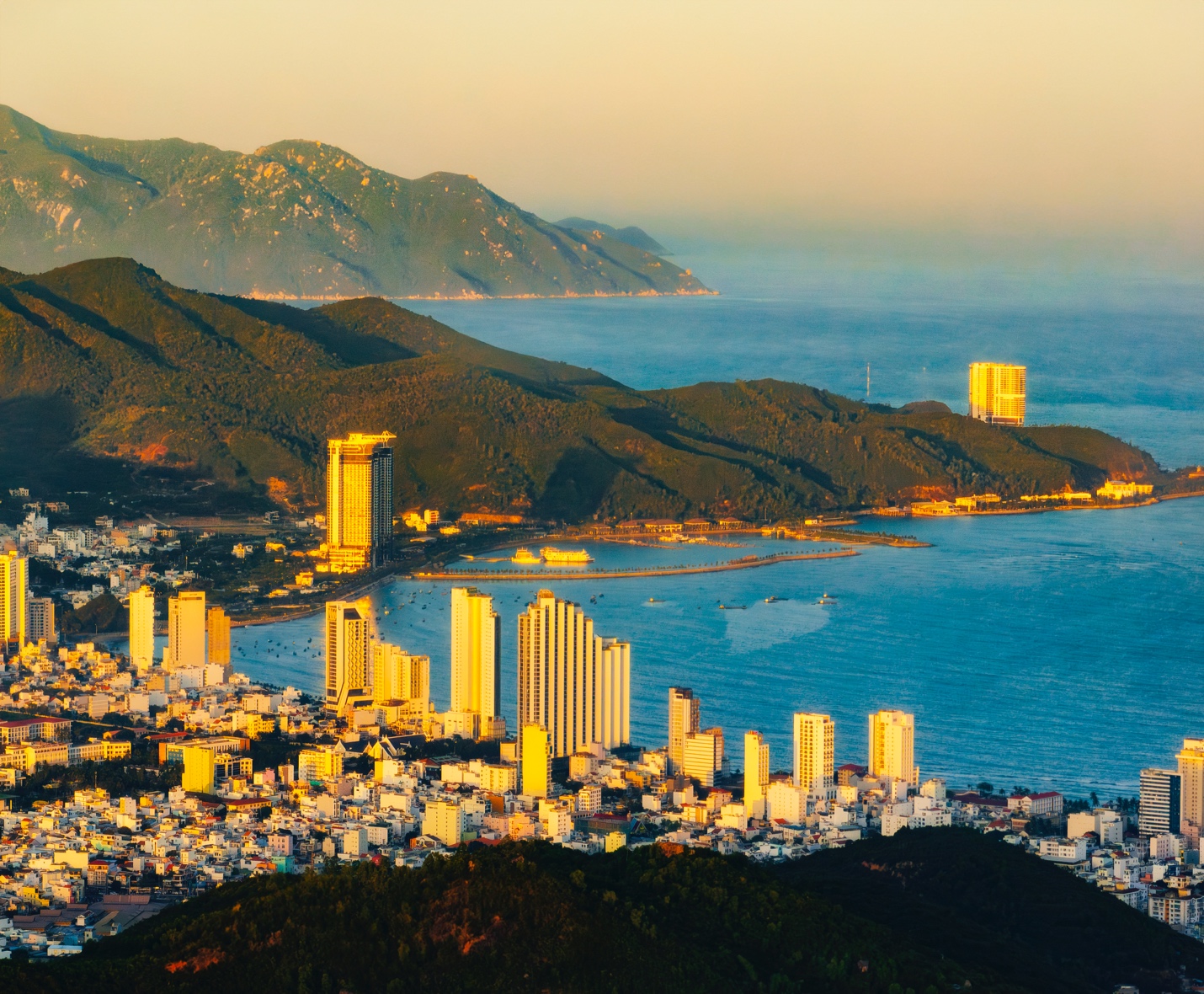 Nha Trang chuyển mình từ thiên đường du lịch đến đô thị vịnh đáng sống- Ảnh 2.