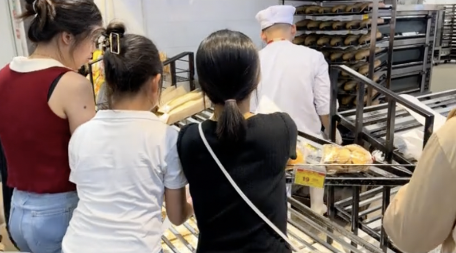 Khung cảnh siêu thị, chợ trước khi bão WIPHA đổ bộ, netizen chia sẻ kinh nghiệm bảo quản thực phẩm- Ảnh 4. Khung cảnh siêu thị, chợ trước khi bão WIPHA đổ bộ, netizen chia sẻ kinh nghiệm bảo quản thực phẩm- Ảnh 4.