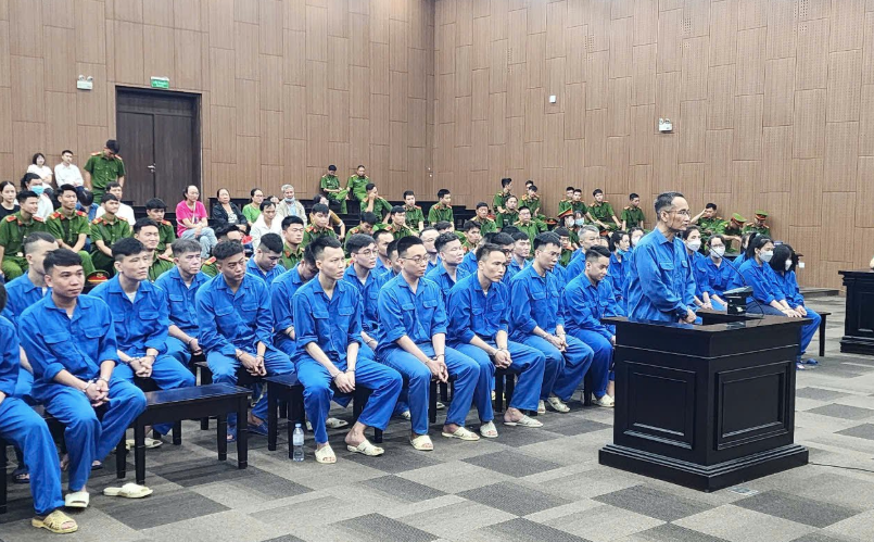 45 đối tượng hầu tòa vì cắt ghép ảnh người thân con nợ đăng lên trang 'tình một đêm'- Ảnh 2. 45 đối tượng hầu tòa vì cắt ghép ảnh người thân con nợ đăng lên trang 'tình một đêm'- Ảnh 2.