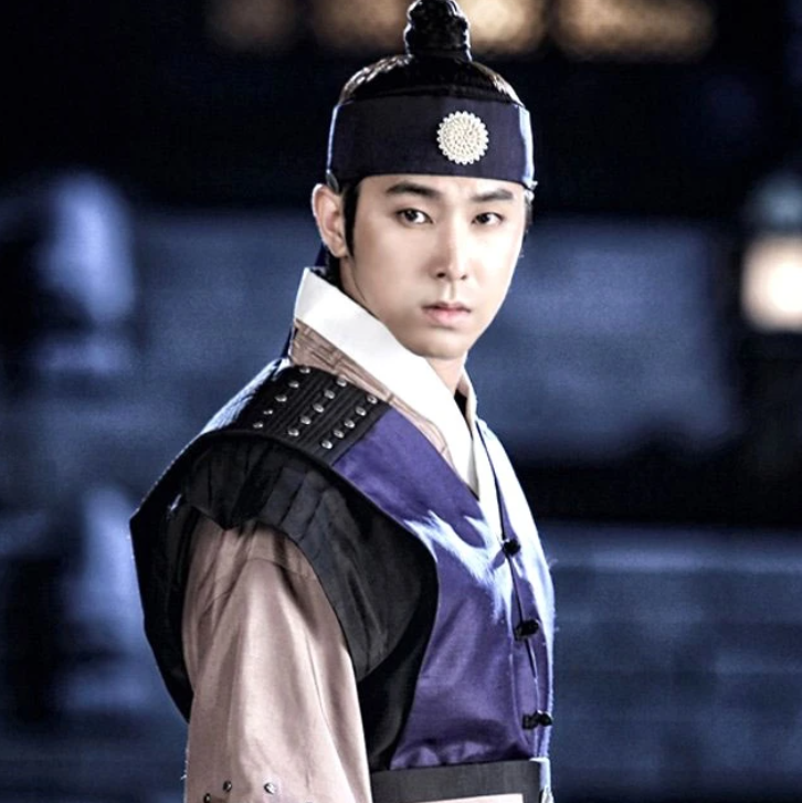 Mỹ nam lạ đời nhất Hàn Quốc: 16 năm đẹp lung linh thì bị chê tơi tả, xấu 1 lần lại được cả nước tung hô- Ảnh 2.