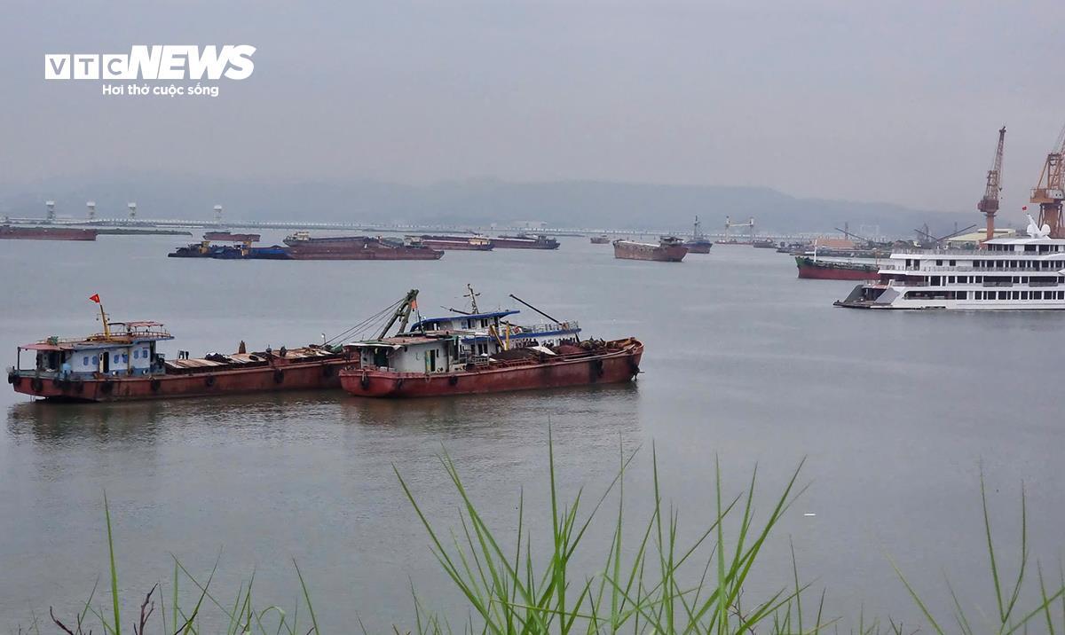 Hình ảnh bên trong tàu du lịch Vịnh Xanh sau tai nạn 36 người chết- Ảnh 9. Hình ảnh bên trong tàu du lịch Vịnh Xanh sau tai nạn 36 người chết- Ảnh 9.