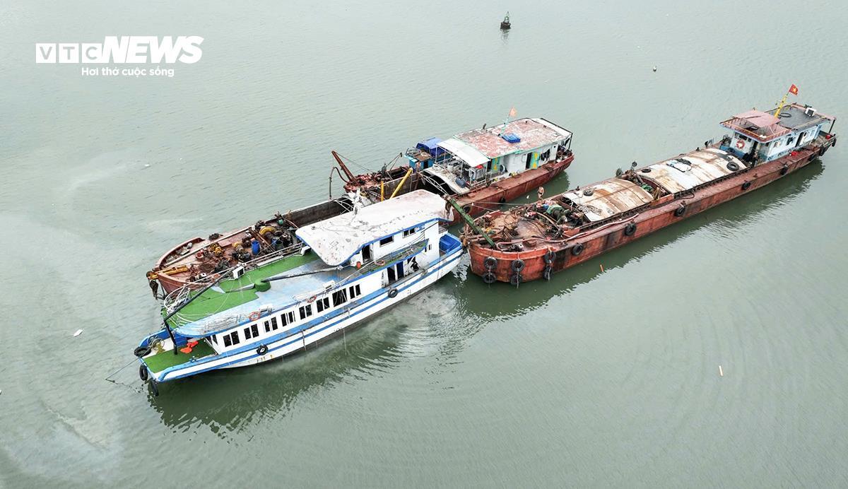 Hình ảnh bên trong tàu du lịch Vịnh Xanh sau tai nạn 36 người chết- Ảnh 1. Hình ảnh bên trong tàu du lịch Vịnh Xanh sau tai nạn 36 người chết- Ảnh 1.