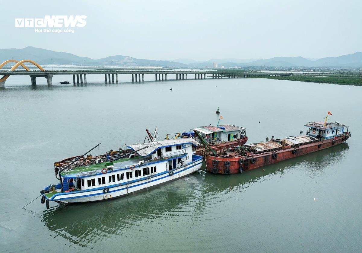 Hình ảnh bên trong tàu du lịch Vịnh Xanh sau tai nạn 36 người chết- Ảnh 6. Hình ảnh bên trong tàu du lịch Vịnh Xanh sau tai nạn 36 người chết- Ảnh 6.