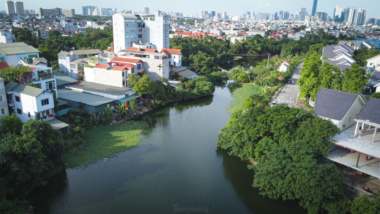 Cận cảnh hồ 25.000m2 ở Hà Nội bị lấn chiếm, xây dựng trái phép- Ảnh 7. Cận cảnh hồ 25.000m2 ở Hà Nội bị lấn chiếm, xây dựng trái phép- Ảnh 7.