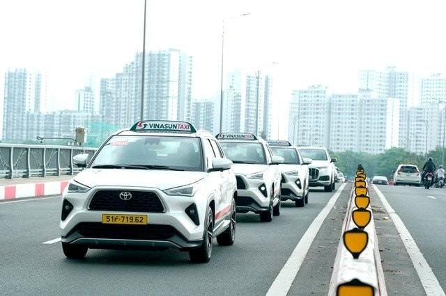 Hà Nội đề xuất lộ trình cấm xe xăng, lãnh đạo công ty taxi hybrid đầu tiên ở Việt Nam có động thái mới- Ảnh 1. Hà Nội đề xuất lộ trình cấm xe xăng, lãnh đạo công ty taxi hybrid đầu tiên ở Việt Nam có động thái mới- Ảnh 1.
