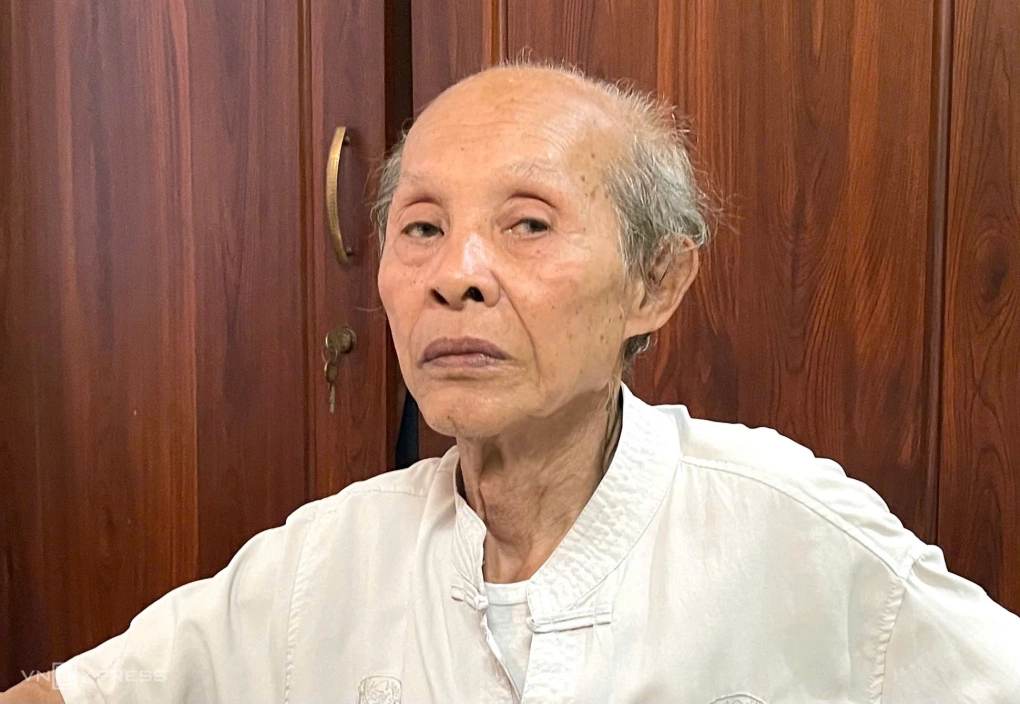 Nam nghệ sĩ nổi tiếng U90, nhà đường Giải Phóng: Chữa bệnh miễn phí, đọc sách, tụng kinh mỗi ngày- Ảnh 1.