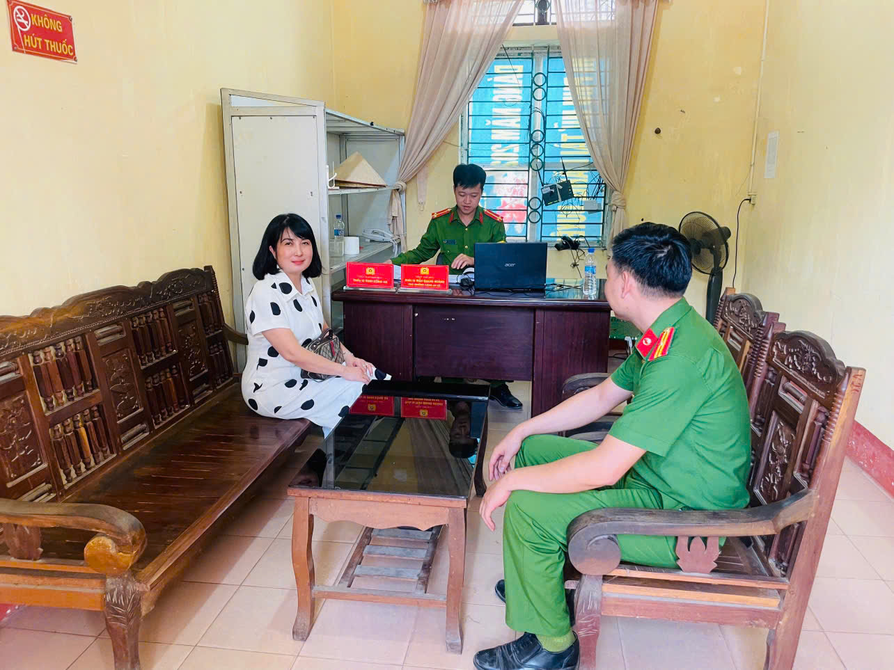 Nhận được hơn 118 triệu đồng chuyển khoản từ Hà Nội, giám đốc công ty vàng bạc vội vàng lên công an xã làm việc- Ảnh 1. Nhận được hơn 118 triệu đồng chuyển khoản từ Hà Nội, giám đốc công ty vàng bạc vội vàng lên công an xã làm việc- Ảnh 1.