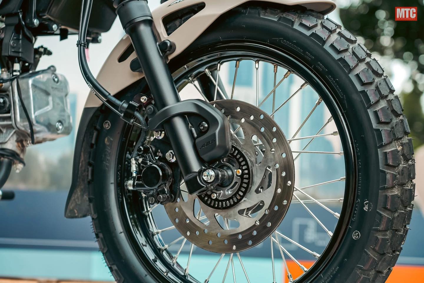 Xe Yamaha khách Việt mê mệt có bản mới: Màu sắc cực đẹp, loại bỏ đồng hồ cơ, thêm công nghệ phanh an toàn- Ảnh 7. Xe Yamaha khách Việt mê mệt có bản mới: Màu sắc cực đẹp, loại bỏ đồng hồ cơ, thêm công nghệ phanh an toàn- Ảnh 7.