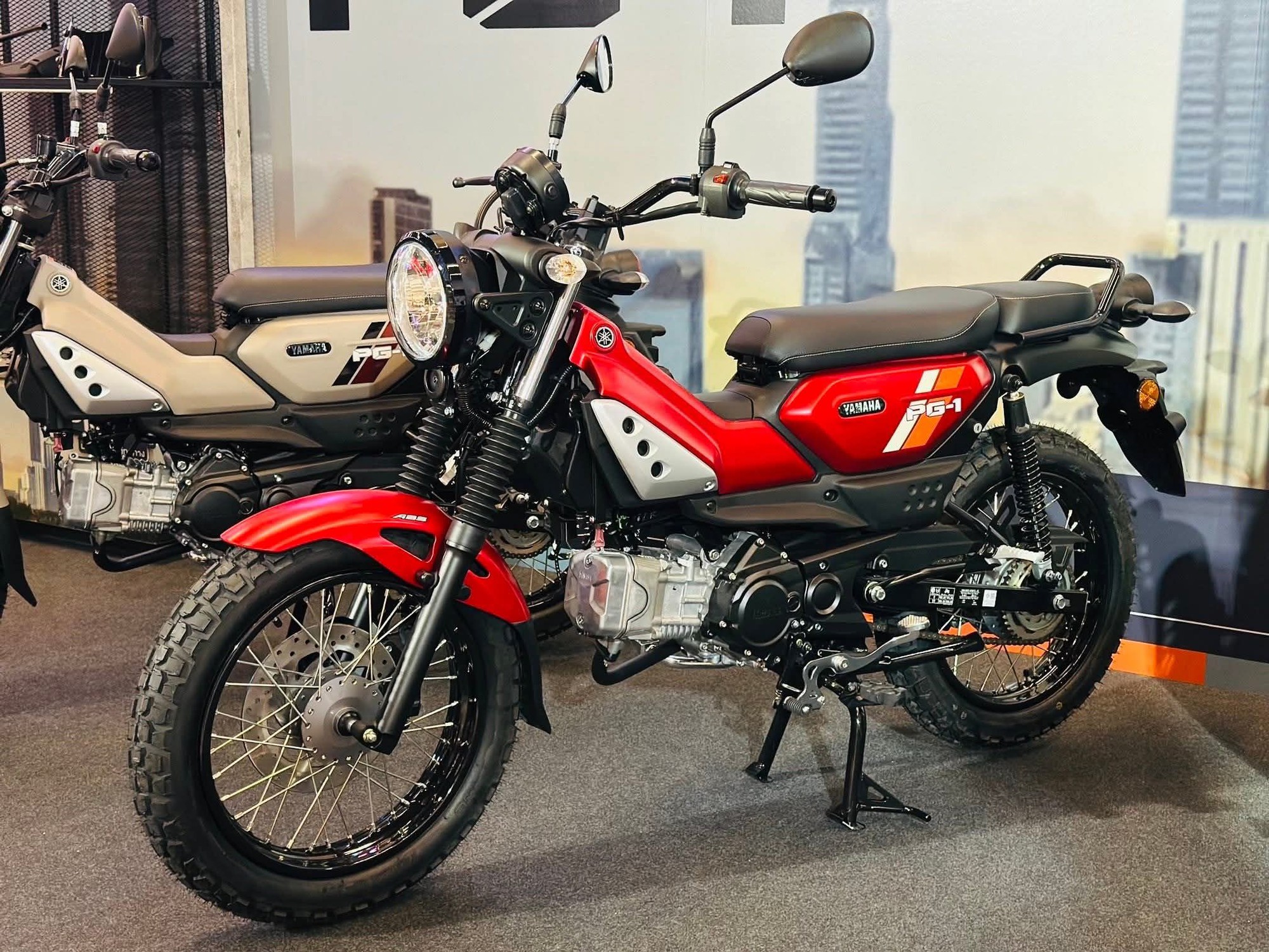 Xe Yamaha khách Việt mê mệt có bản mới: Màu sắc cực đẹp, loại bỏ đồng hồ cơ, thêm công nghệ phanh an toàn- Ảnh 3. Xe Yamaha khách Việt mê mệt có bản mới: Màu sắc cực đẹp, loại bỏ đồng hồ cơ, thêm công nghệ phanh an toàn- Ảnh 3.