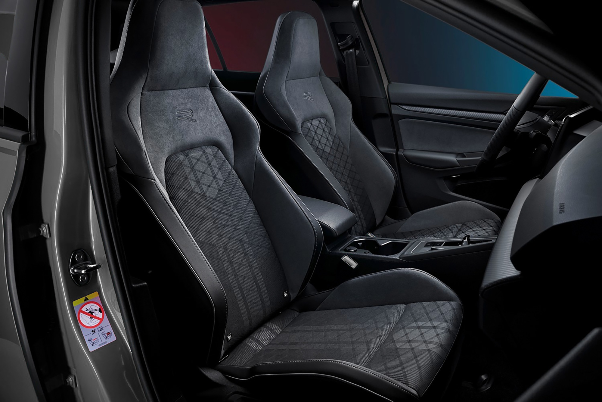 VW Golf giá cao nhất gần 1,9 tỷ đồng: ‘Không gánh doanh số, mà có thể để gõ đầu Civic Type R’- Ảnh 9. VW Golf giá cao nhất gần 1,9 tỷ đồng: ‘Không gánh doanh số, mà có thể để gõ đầu Civic Type R’- Ảnh 9.