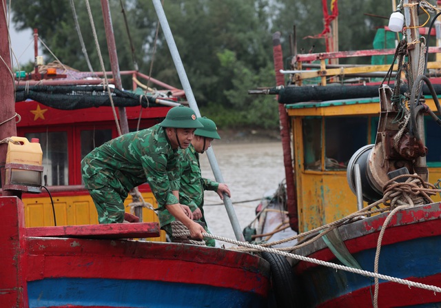 Toàn cảnh bão số 3 Wipha đổ bộ: Suy yếu khi vào đất liền vẫn gây mưa lớn, tăng nguy cơ lũ quét và sạt lở- Ảnh 86. Toàn cảnh bão số 3 Wipha đổ bộ: Suy yếu khi vào đất liền vẫn gây mưa lớn, tăng nguy cơ lũ quét và sạt lở- Ảnh 86.