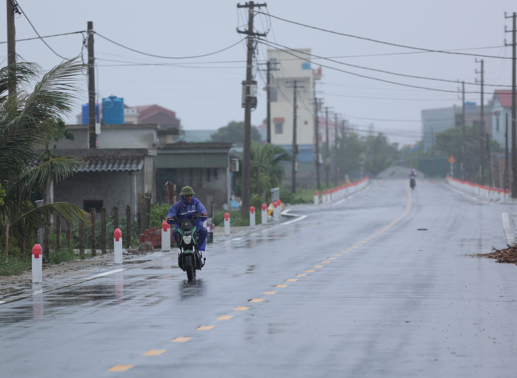 Toàn cảnh bão số 3 Wipha đổ bộ: Suy yếu khi vào đất liền vẫn gây mưa lớn, tăng nguy cơ lũ quét và sạt lở- Ảnh 18. Toàn cảnh bão số 3 Wipha đổ bộ: Suy yếu khi vào đất liền vẫn gây mưa lớn, tăng nguy cơ lũ quét và sạt lở- Ảnh 18.