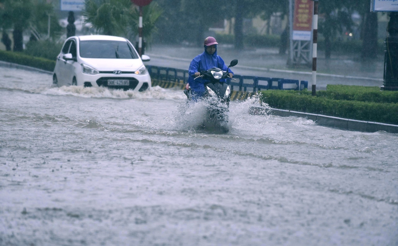 Toàn cảnh bão số 3 Wipha đổ bộ: Suy yếu khi vào đất liền vẫn gây mưa lớn, tăng nguy cơ lũ quét và sạt lở- Ảnh 12. Toàn cảnh bão số 3 Wipha đổ bộ: Suy yếu khi vào đất liền vẫn gây mưa lớn, tăng nguy cơ lũ quét và sạt lở- Ảnh 12.