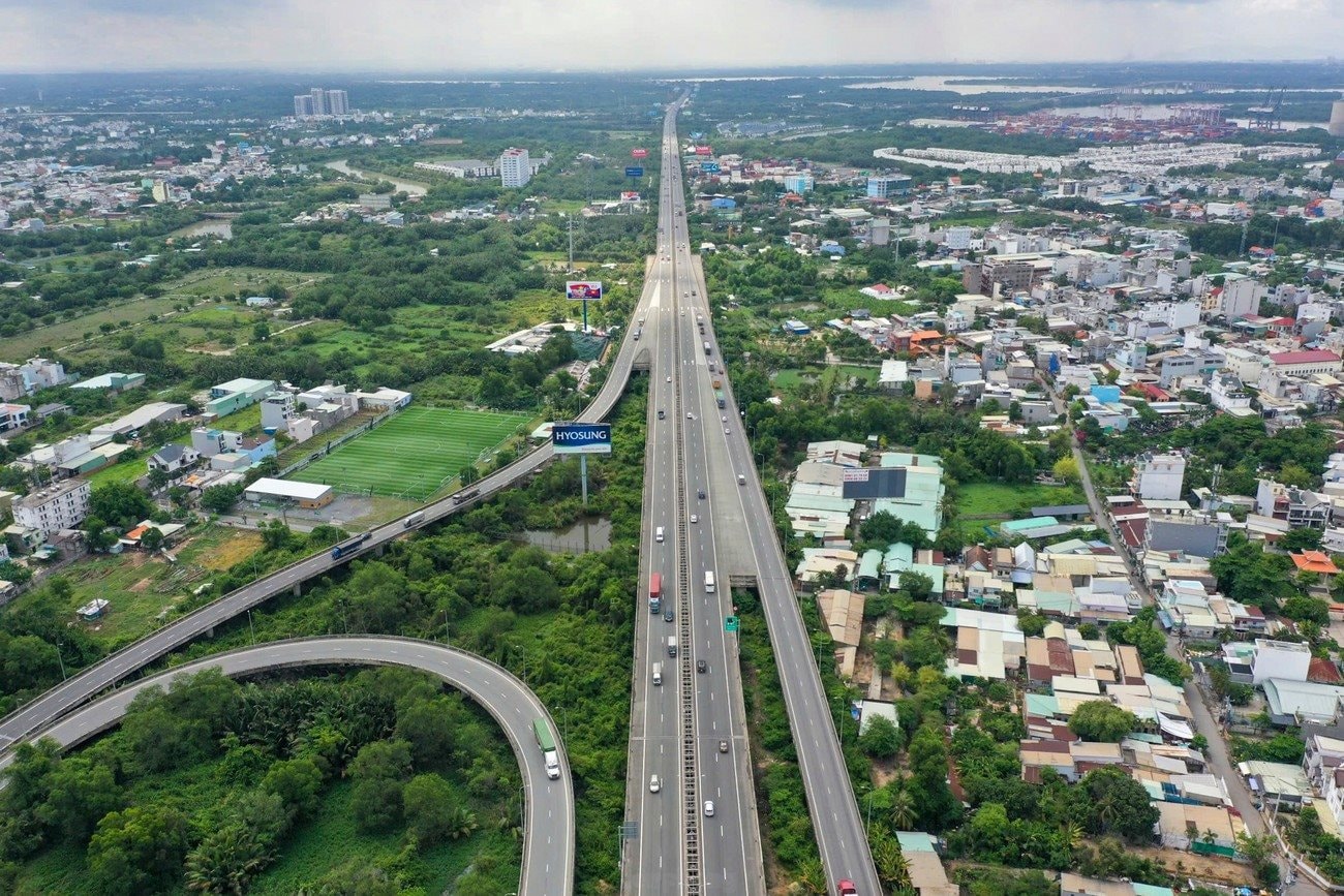 Sân bay, metro, cao tốc... tăng tốc về đích, sức cầu bất động sản gọi tên khu vực này- Ảnh 2.