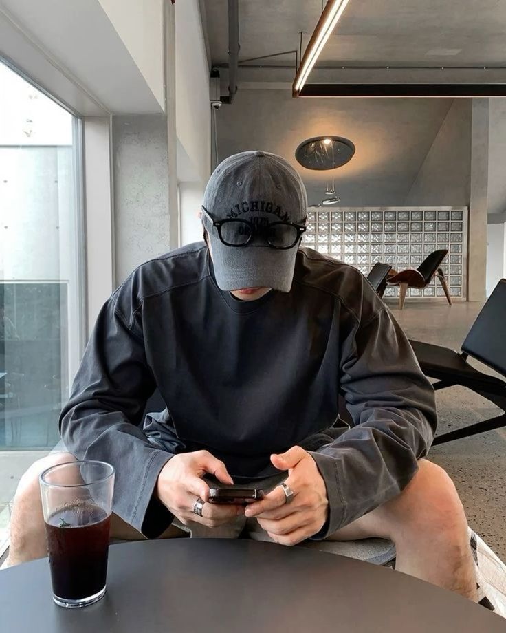 5 tư thế, dáng người "bóc mẽ" người có EQ thấp- Ảnh 1.