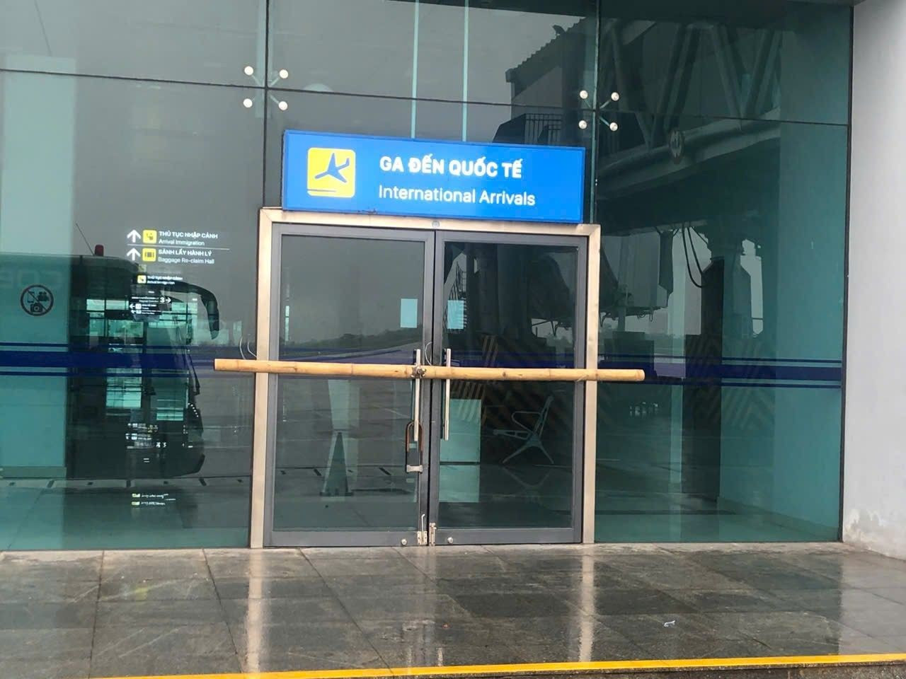 Cận cảnh chằng néo máy bay 'chạy bão'- Ảnh 19. Cận cảnh chằng néo máy bay 'chạy bão'- Ảnh 19.