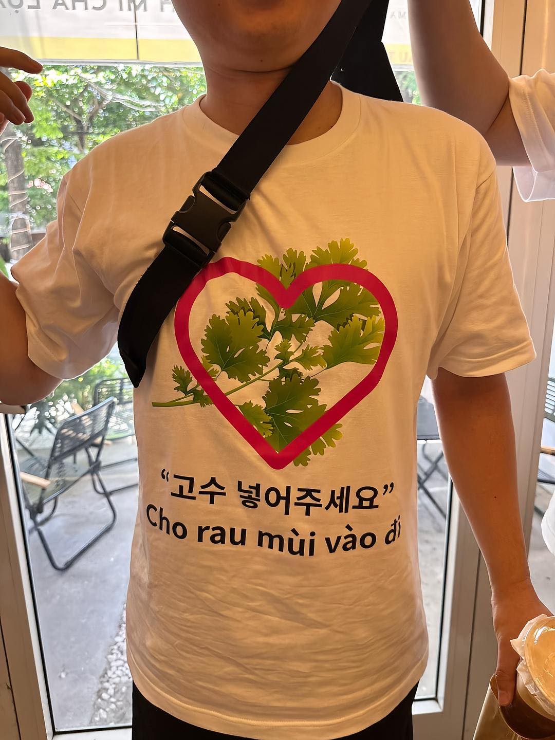Khách Hàn Quốc “né” một món Việt đến mức phải in áo đồng phục để đi ăn- Ảnh 2. Khách Hàn Quốc “né” một món Việt đến mức phải in áo đồng phục để đi ăn- Ảnh 2.