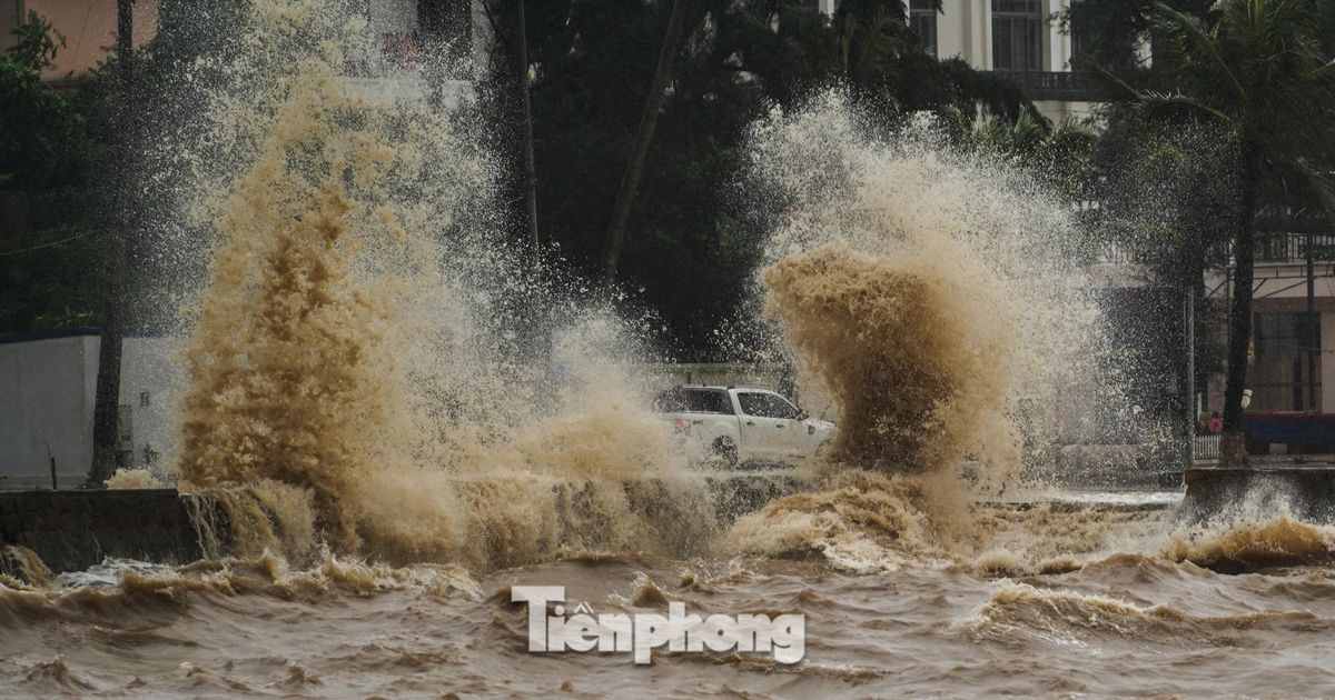 Toàn cảnh bão số 3 Wipha đổ bộ: Suy yếu khi vào đất liền vẫn gây mưa lớn, tăng nguy cơ lũ quét và sạt lở- Ảnh 9. Toàn cảnh bão số 3 Wipha đổ bộ: Suy yếu khi vào đất liền vẫn gây mưa lớn, tăng nguy cơ lũ quét và sạt lở- Ảnh 9.