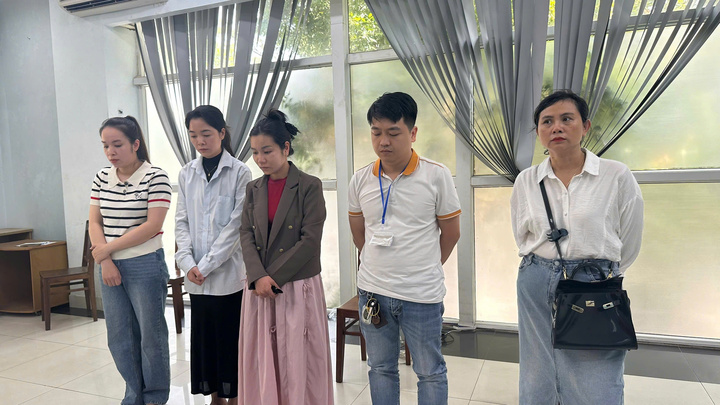 Phòng khám tuyển bác sĩ rởm ở Đà Nẵng: Thực hiện hàng chục ca tiểu phẫu mỗi ngày- Ảnh 1. Phòng khám tuyển bác sĩ rởm ở Đà Nẵng: Thực hiện hàng chục ca tiểu phẫu mỗi ngày- Ảnh 1.