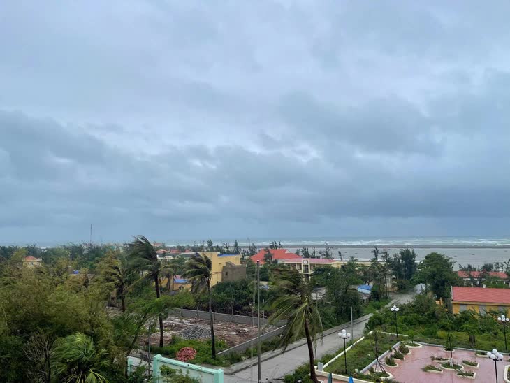 Toàn cảnh bão số 3 Wipha đổ bộ: Suy yếu khi vào đất liền vẫn gây mưa lớn, tăng nguy cơ lũ quét và sạt lở- Ảnh 52. Toàn cảnh bão số 3 Wipha đổ bộ: Suy yếu khi vào đất liền vẫn gây mưa lớn, tăng nguy cơ lũ quét và sạt lở- Ảnh 52.