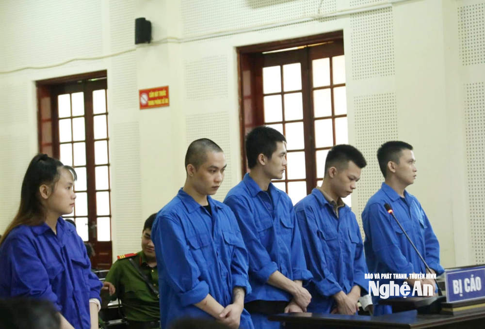 Nam thanh niên 2003 lên mạng giả gái xinh, ‘tán đổ’ cụ ông 68 tuổi ở Lâm Đồng, rồi rút sạch 19,3 tỷ đồng- Ảnh 1. Nam thanh niên 2003 lên mạng giả gái xinh, ‘tán đổ’ cụ ông 68 tuổi ở Lâm Đồng, rồi rút sạch 19,3 tỷ đồng- Ảnh 1.