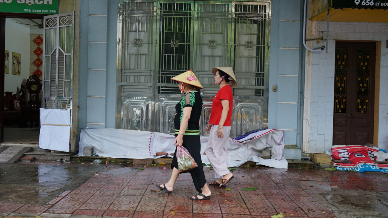 Mực nước sông Trà Lý, sông Hồng dâng cao từng giờ, người dân Hưng Yên đắp bờ chống ngập- Ảnh 7. Mực nước sông Trà Lý, sông Hồng dâng cao từng giờ, người dân Hưng Yên đắp bờ chống ngập- Ảnh 7.