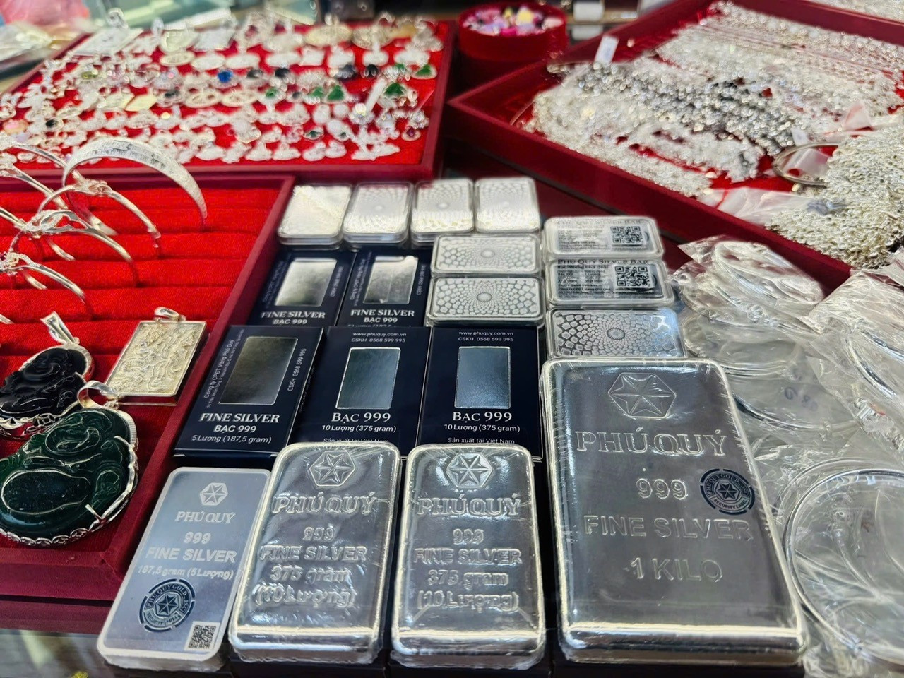 Giá bạc, vàng đều tăng kỷ lục, thúc đẩy sự quan tâm chưa từng có- Ảnh 2. Giá bạc, vàng đều tăng kỷ lục, thúc đẩy sự quan tâm chưa từng có- Ảnh 2.