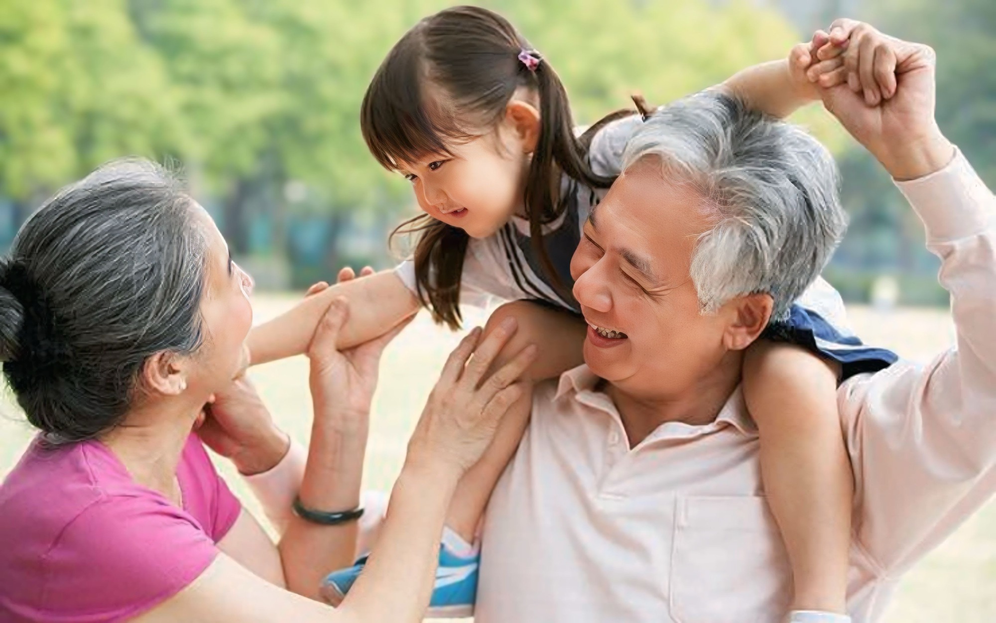 Bà nội hỏi “ở nhà mẹ có hay ăn hiếp bố không”, đứa trẻ trả lời 1 câu quá thông minh- Ảnh 1. Bà nội hỏi “ở nhà mẹ có hay ăn hiếp bố không”, đứa trẻ trả lời 1 câu quá thông minh- Ảnh 1.