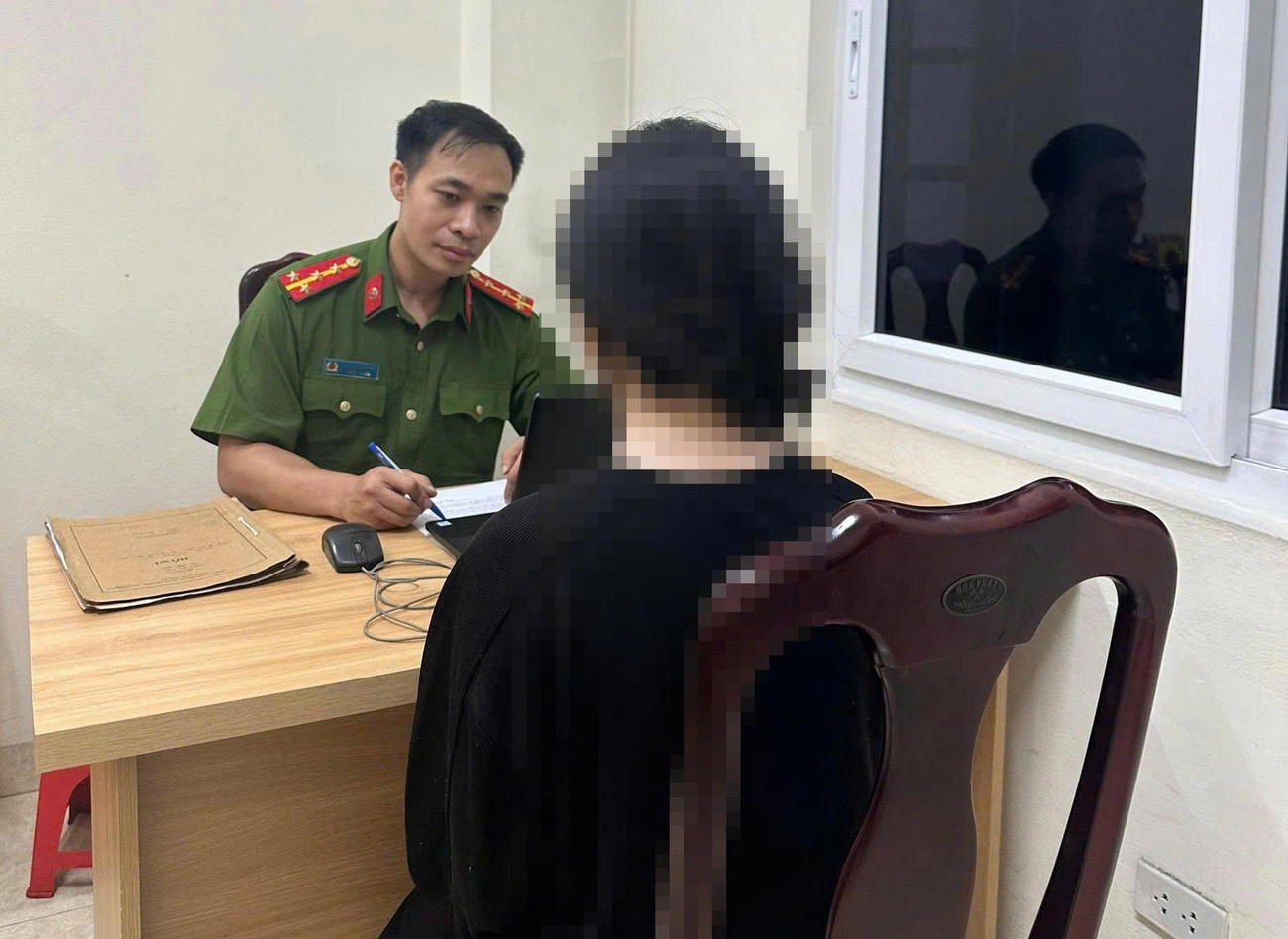 Nữ sinh ở Hà Nội bị 'bắt cóc online', dọa chặt ngón tay nếu gia đình không chuyển tiền chuộc- Ảnh 1. Nữ sinh ở Hà Nội bị 'bắt cóc online', dọa chặt ngón tay nếu gia đình không chuyển tiền chuộc- Ảnh 1.