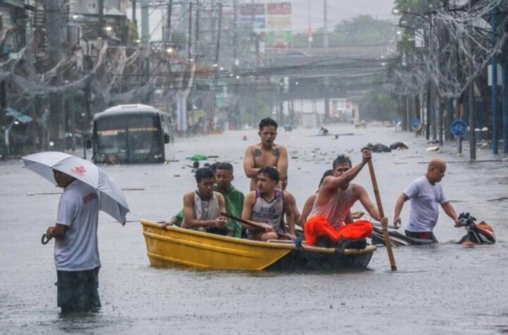 Philippines: Lũ lụt khiến hàng ngàn người phải di dời, hai người mất tích- Ảnh 1. Philippines: Lũ lụt khiến hàng ngàn người phải di dời, hai người mất tích- Ảnh 1.