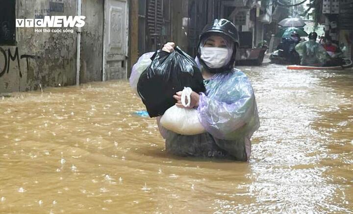 Tâm bão áp sát bờ biển Hưng Yên - Ninh Binh, miền Bắc mưa lớn đến cuối tuần- Ảnh 2. Tâm bão áp sát bờ biển Hưng Yên - Ninh Binh, miền Bắc mưa lớn đến cuối tuần- Ảnh 2.