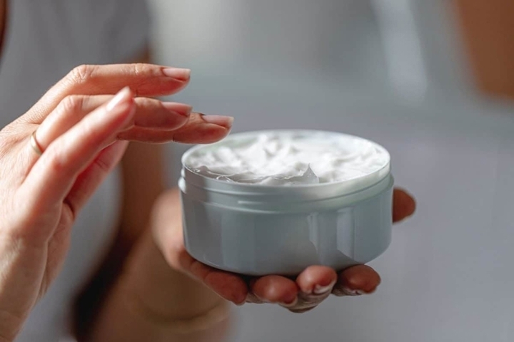 Hàng loạt mỹ phẩm bị thu hồi, tiêu hủy do vi phạm nhãn mác và công thức- Ảnh 1. Hàng loạt mỹ phẩm bị thu hồi, tiêu hủy do vi phạm nhãn mác và công thức- Ảnh 1.